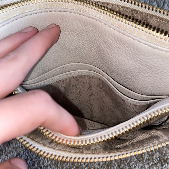 Michael Kors Crossbody - Picture 10 of 12